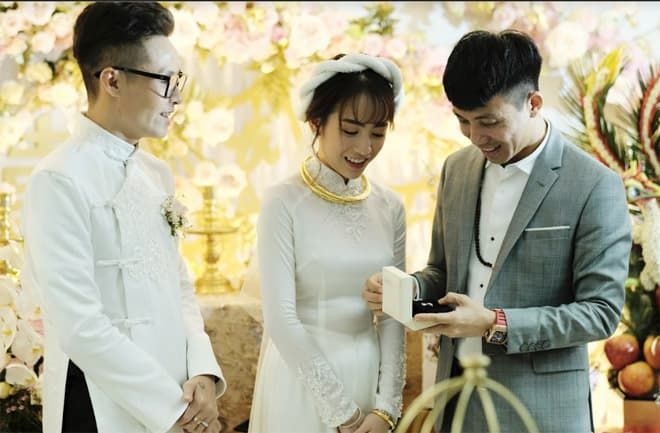 Vắng mặt ở đám cưới con gái, vợ cả Minh Nhựa giờ ra sao?