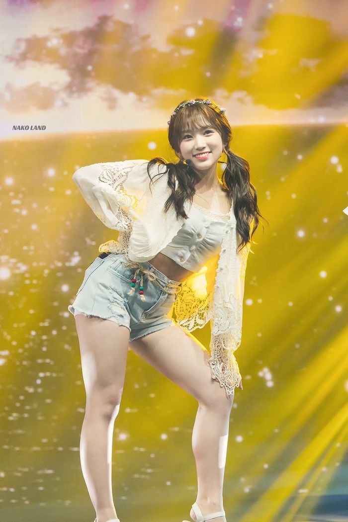 Nữ idol vừa tròn 18: Jeon Somi xinh như tiên tử, MinJu quá bốc lửa