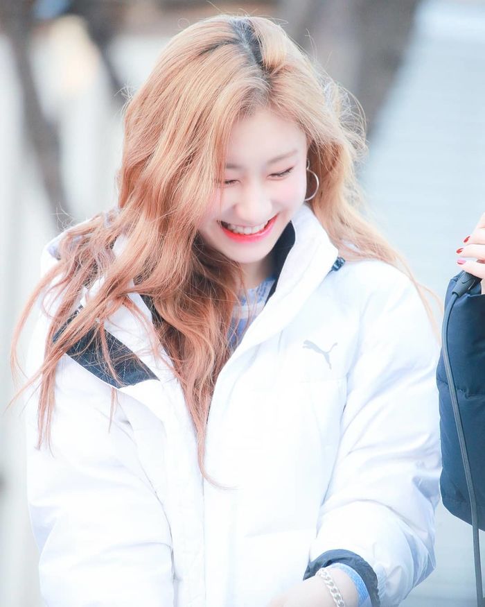 Nữ idol vừa tròn 18: Jeon Somi xinh như tiên tử, MinJu quá bốc lửa