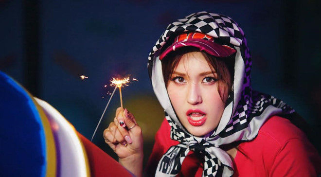 Nữ idol vừa tròn 18: Jeon Somi xinh như tiên tử, MinJu quá bốc lửa
