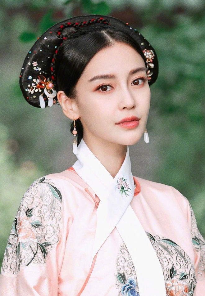Dân tình ngộp thở trước nhan sắc rực rỡ của nàng Hoa Phi AngelaBaby