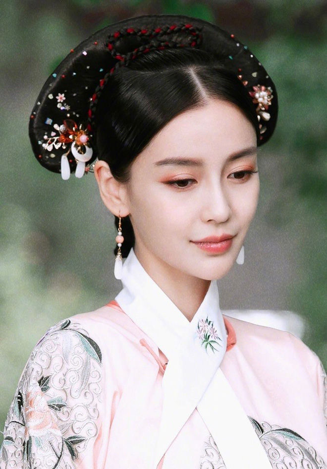 Dân tình ngộp thở trước nhan sắc rực rỡ của nàng Hoa Phi AngelaBaby