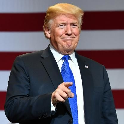 Đằng sau thói quen nhét tờ 20 USD sau túi quần của TT Mỹ Donald Trump
