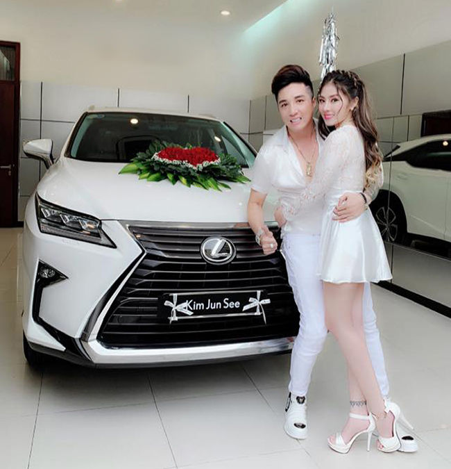 Danh tính vợ “ông hoàng miền Tây” Lâm Chấn Khang