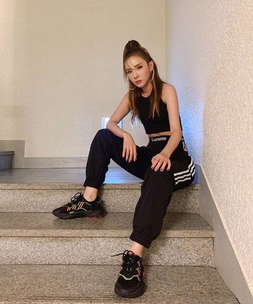 Ảnh hot sao Hàn 6/9: Lisa mặc chấm bi quyến rũ, Sunmi khoe chân thon