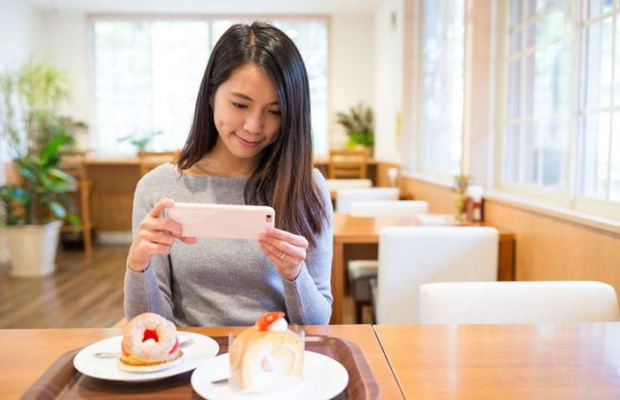 Đi ăn một mình là nguyên nhân làm bạn không hạnh phúc