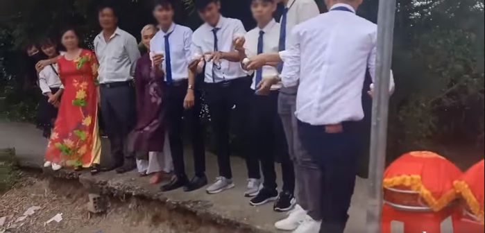 Đi rước dâu ở Tiền Giang, nhà trai bị thách ăn cả rổ hột vịt lộn