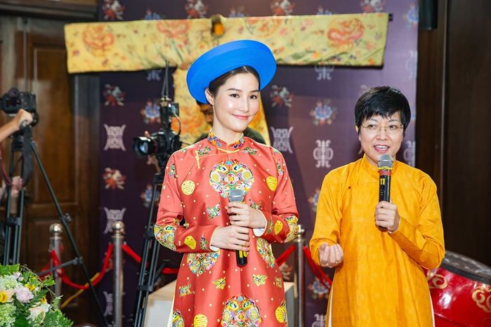 Diễm My 9x bị chỉ trích khi livestream trong show diễn của Hà Anh Tuấn