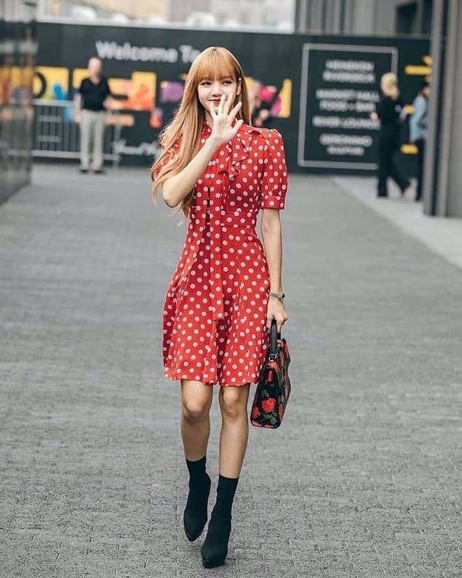 Diện đồ chấm bi mà không sến súa, chỉ có Lisa mà thôi!