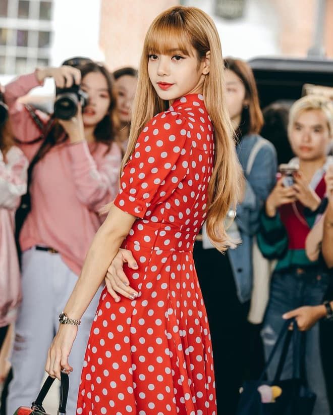 Diện đồ chấm bi mà không sến súa, chỉ có Lisa mà thôi!