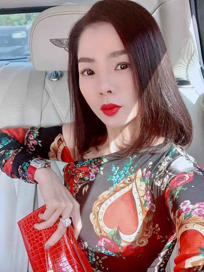 Diệu Nhi - Anh Tú bị soi diện đồ đôi, vợ Đan Trường lái siêu xe 20 tỷ
