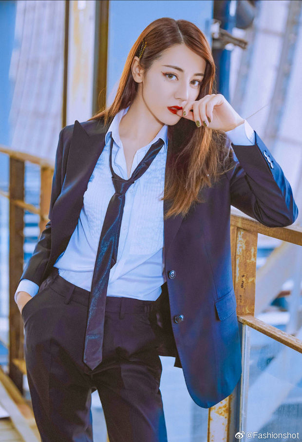 Đỉnh cao mặc suit như sao nữ Cbiz: Nhiệt Ba xứng đáng đứng nhất