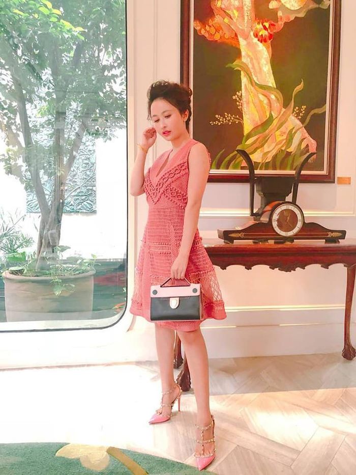 Đọ độ chơi sang của vợ cũ và vợ 2 Minh Nhựa: Kẻ tám lạng người nửa cân