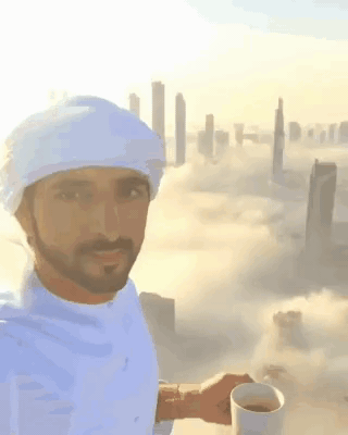 Dubai thành phố của sự xa xỉ: Đi xe dát vàng, sống trên 9 tầng mây