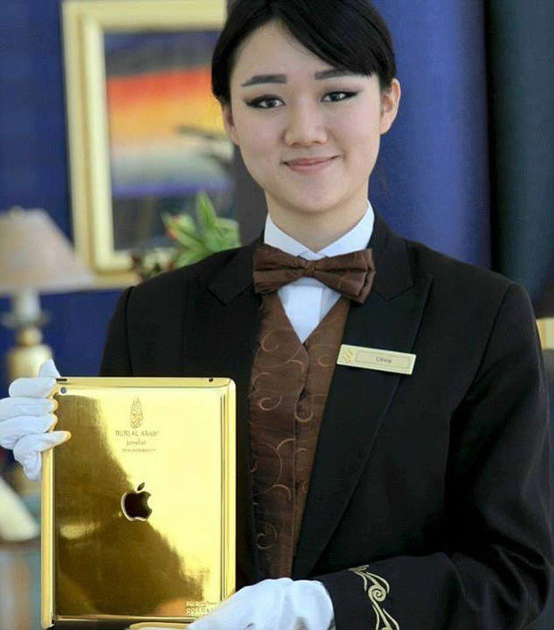 Dubai thành phố của sự xa xỉ: Đi xe dát vàng, sống trên 9 tầng mây