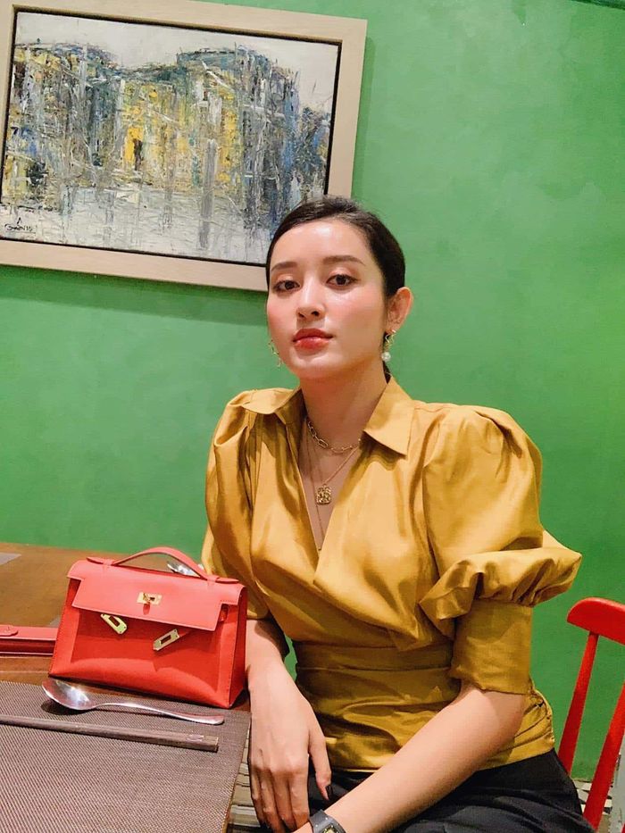 Ngọc Trinh mặc nội y dạo phố nước ngoài, Linh Chi tuyên bố kết hôn