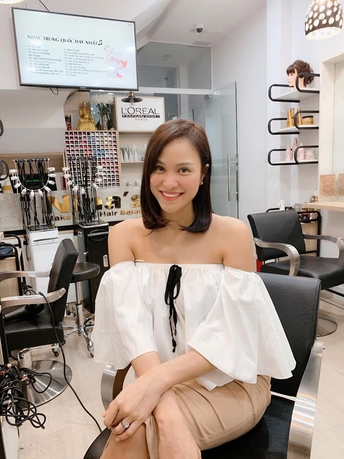 Ngọc Trinh mặc nội y dạo phố nước ngoài, Linh Chi tuyên bố kết hôn