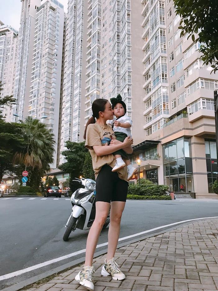Ngọc Trinh mặc nội y dạo phố nước ngoài, Linh Chi tuyên bố kết hôn