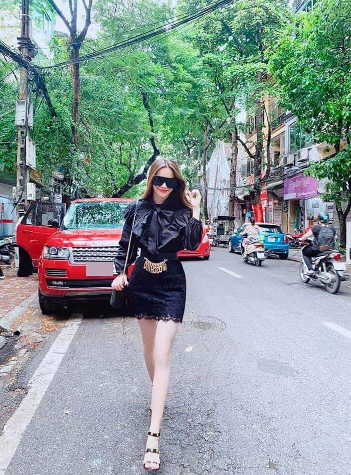 Ngọc Trinh mặc nội y dạo phố nước ngoài, Linh Chi tuyên bố kết hôn