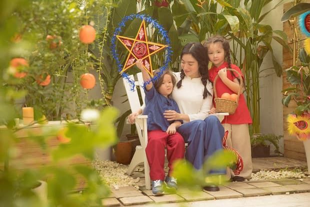 Elly Trần và 2 thiên thần nhỏ chào đón mùa Trung Thu thứ 5 bên nhau