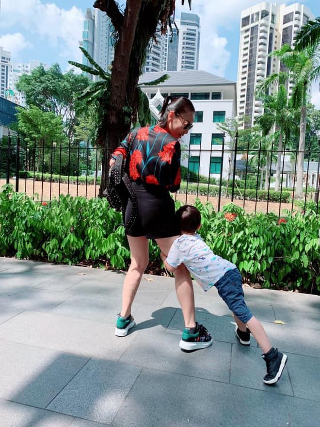 Giấu kỹ bao năm, Thu Minh cũng chính thức công khai ảnh cận mặt bé Gấu
