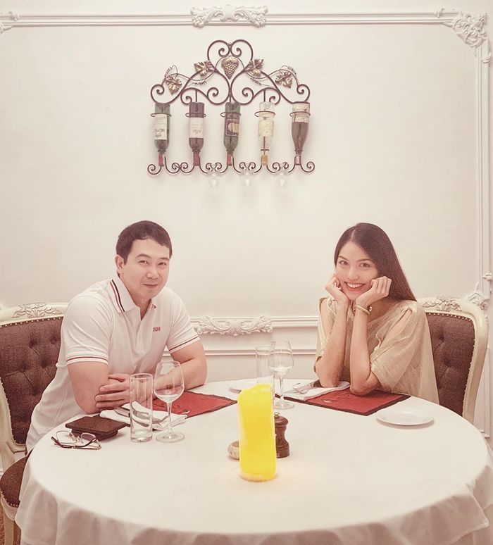 Háo hức sắm đồ cận ngày sinh, Lan Khuê vô tình để lộ giới tính em bé