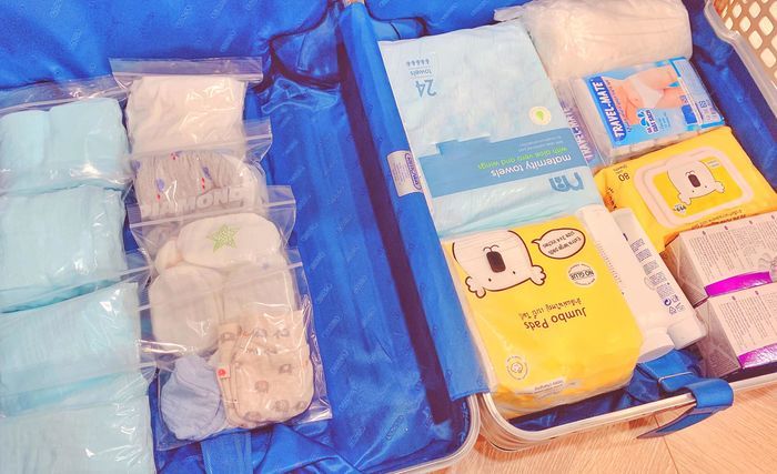 Háo hức sắm đồ cận ngày sinh, Lan Khuê vô tình để lộ giới tính em bé