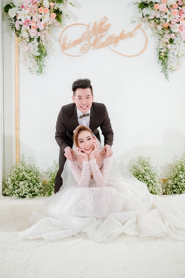 Hari Won lại sai chính tả khi gửi lời chúc hạnh phúc tới Kim Nhã