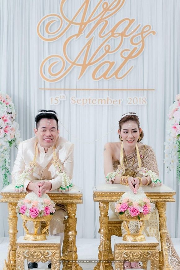 Hari Won lại sai chính tả khi gửi lời chúc hạnh phúc tới Kim Nhã