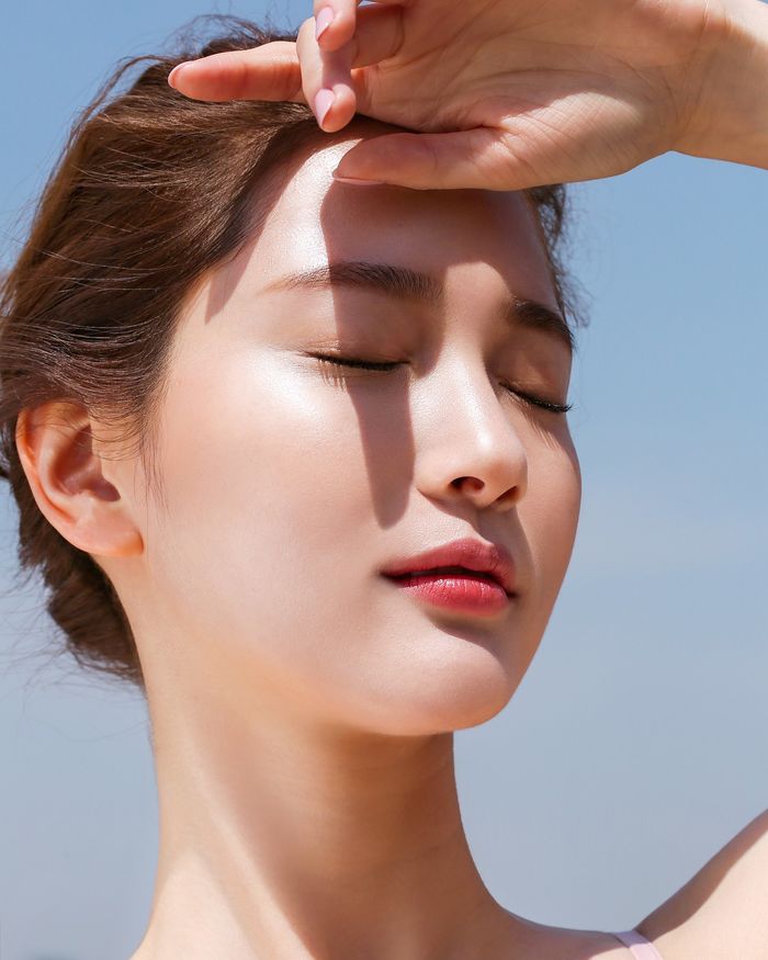 Hóa ra làn da dễ bị mụn là do quên tẩy trang, lười dùng kem chống nắng