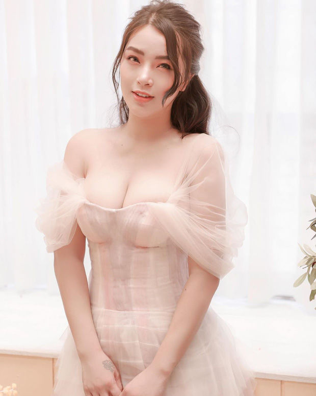 Hội mẹ “bỉm sữa” tích cực diện đồ khoe vòng 1 căng tràn nhất nhì Vbiz