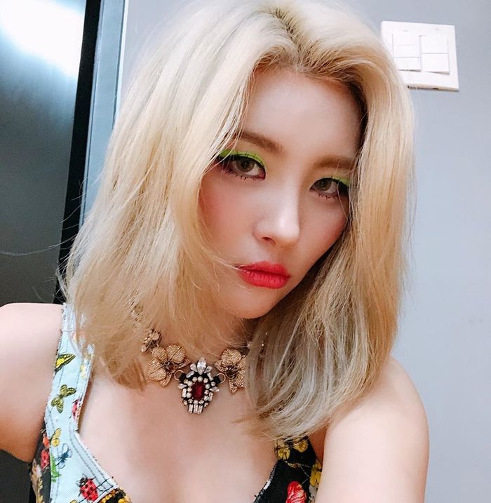 Ảnh hot sao Hàn 10/9: Rosé khoe dáng cực phẩm, Lisa cũng chẳng vừa!