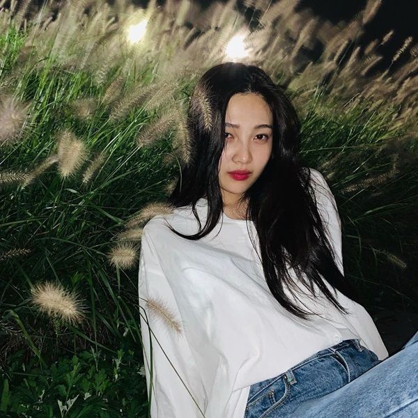 Ảnh hot sao Hàn 14/9: Jisoo tỏa sáng ở sân bay đi dự NY Fashion Week