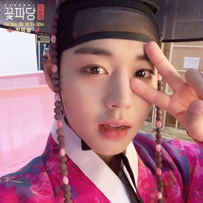 Ảnh hot sao Hàn 13/9: IU - Soo Hyun tái hợp trong Hotel Del Luna