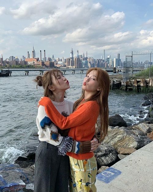 Ảnh hot sao Hàn 14/9: Jisoo tỏa sáng ở sân bay đi dự NY Fashion Week