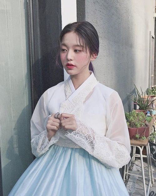 Ảnh hot sao Hàn 14/9: Jisoo tỏa sáng ở sân bay đi dự NY Fashion Week