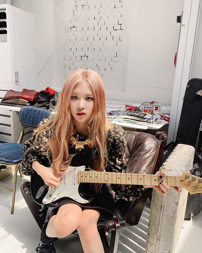 Ảnh hot sao Hàn 11/9: Mina sẽ comeback cùng nhóm, Jisoo đầy nổi loạn