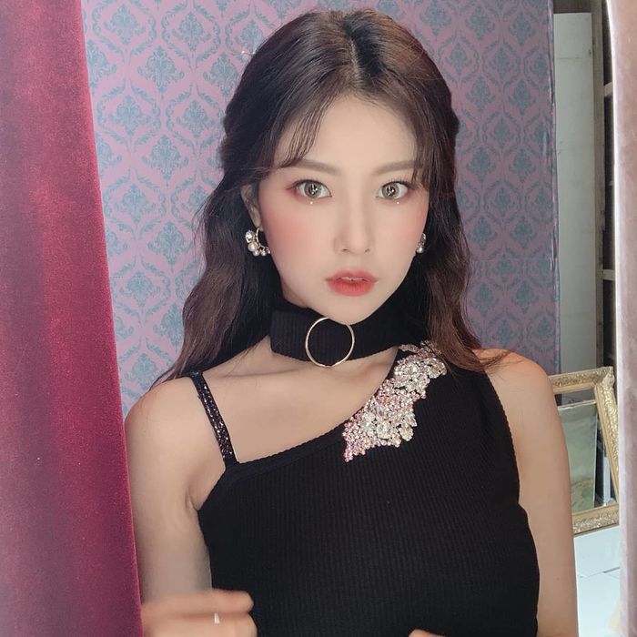 Ảnh hot sao Hàn 14/9: Jisoo tỏa sáng ở sân bay đi dự NY Fashion Week