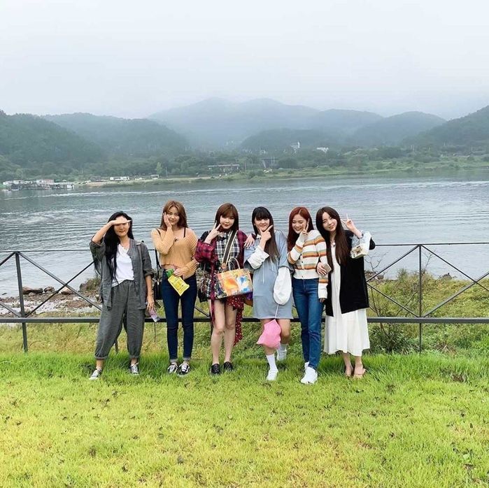 Ảnh hot sao Hàn 11/9: Mina sẽ comeback cùng nhóm, Jisoo đầy nổi loạn