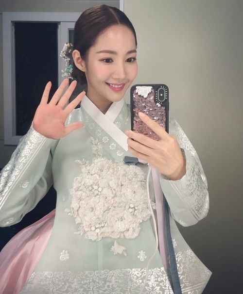 Ảnh hot sao Hàn 13/9: IU - Soo Hyun tái hợp trong Hotel Del Luna