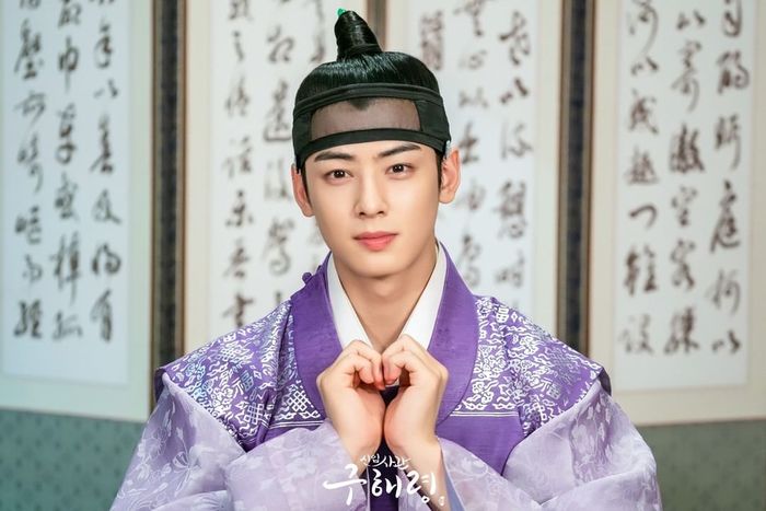 Ảnh hot sao Hàn 14/9: Jisoo tỏa sáng ở sân bay đi dự NY Fashion Week