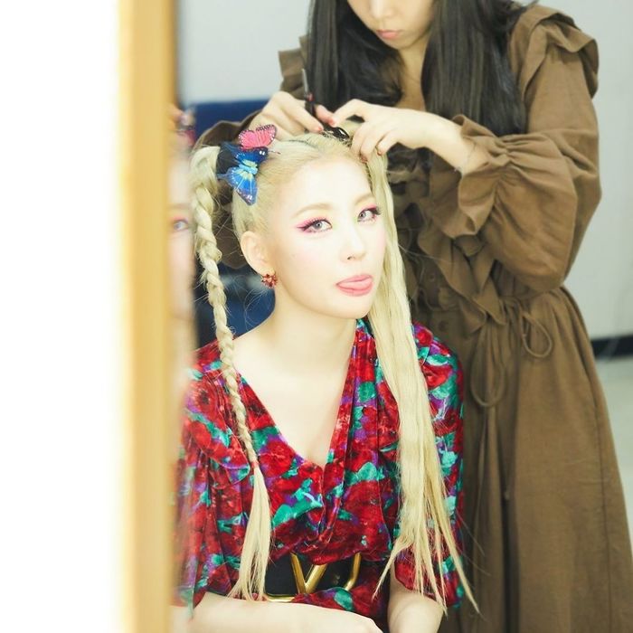 Ảnh hot sao Hàn 11/9: Mina sẽ comeback cùng nhóm, Jisoo đầy nổi loạn