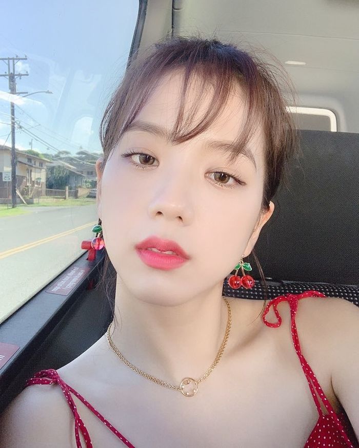 Ảnh hot sao Hàn 10/9: Rosé khoe dáng cực phẩm, Lisa cũng chẳng vừa!