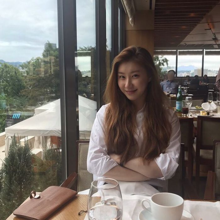 Ảnh hot sao Hàn 14/9: Jisoo tỏa sáng ở sân bay đi dự NY Fashion Week