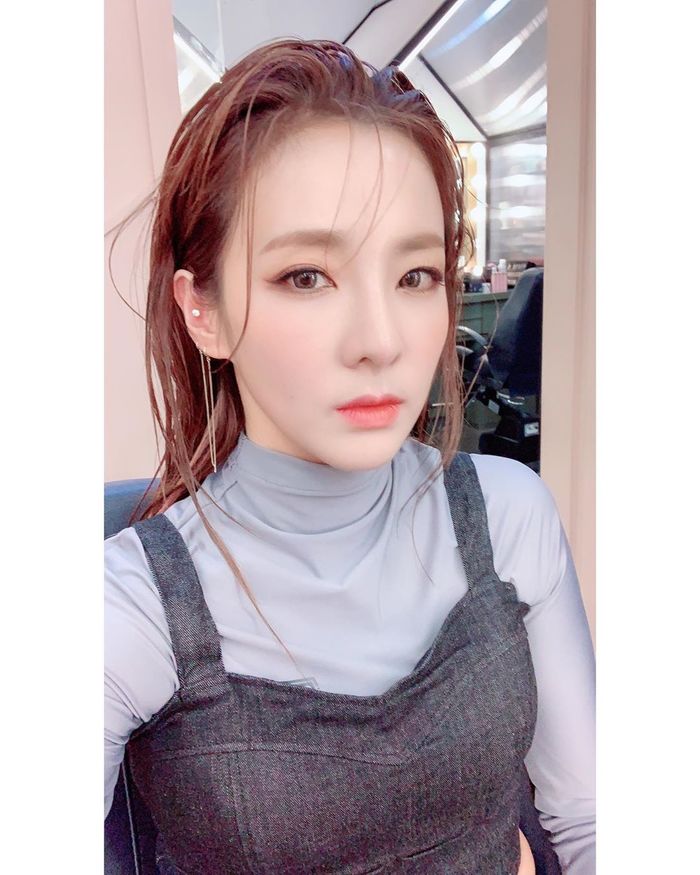 Ảnh hot sao Hàn 7/9: Minnie (G_idle) đẹp ma mị, Dara lão hóa ngược