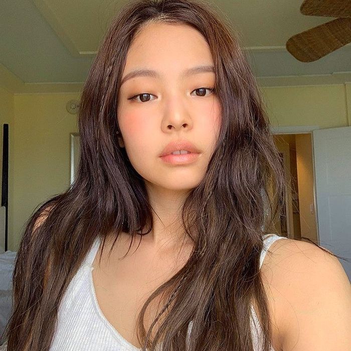 Ảnh hot sao Hàn 11/9: Mina sẽ comeback cùng nhóm, Jisoo đầy nổi loạn