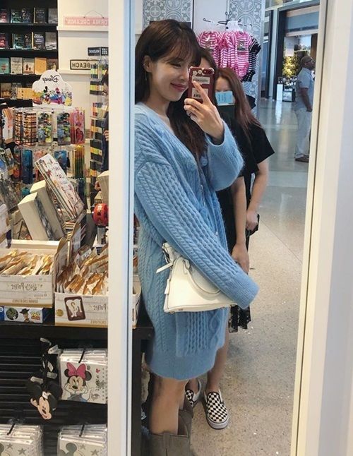 Ảnh hot sao Hàn 6/9: Lisa mặc chấm bi quyến rũ, Sunmi khoe chân thon