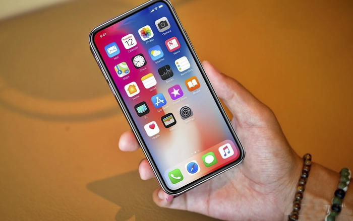 iPhone 12 đẹp như mơ với màn hình siêu mỏng không tai thỏ, trang bị 5G