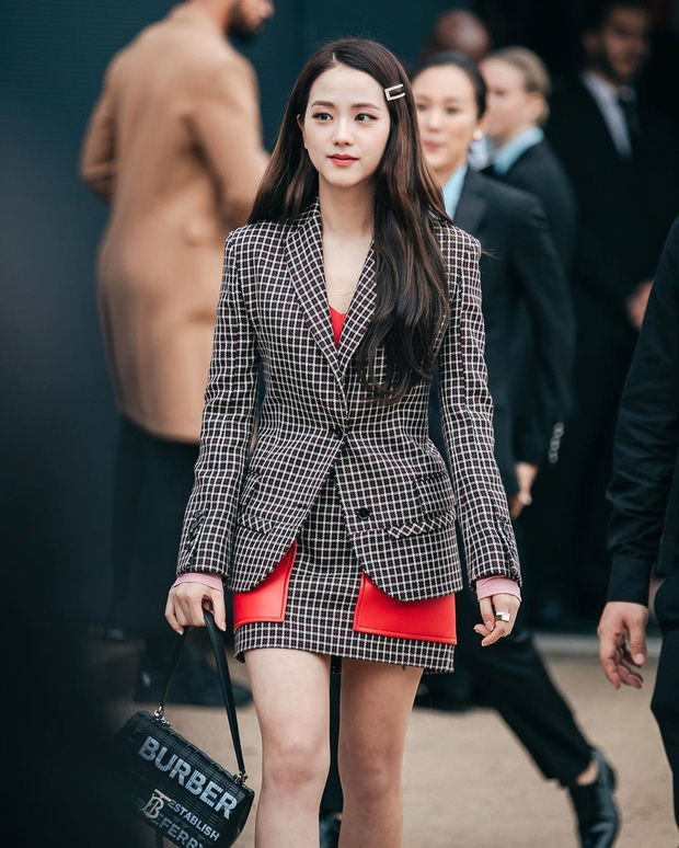 Jisoo (BlackPink) gây náo loạn trời Anh với style tiểu thư quý tộc