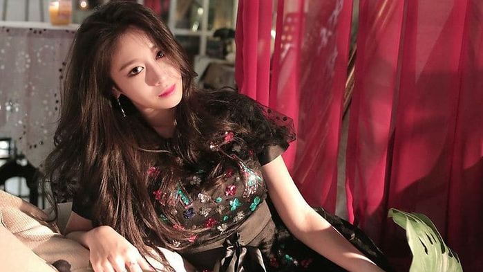 Jiyeon xuất hiện với thân hình gầy gò khiến netizen xót xa